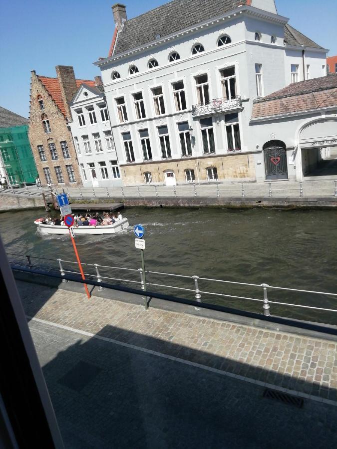 Mooie zwaantjes Brugge Appartement Buitenkant foto
